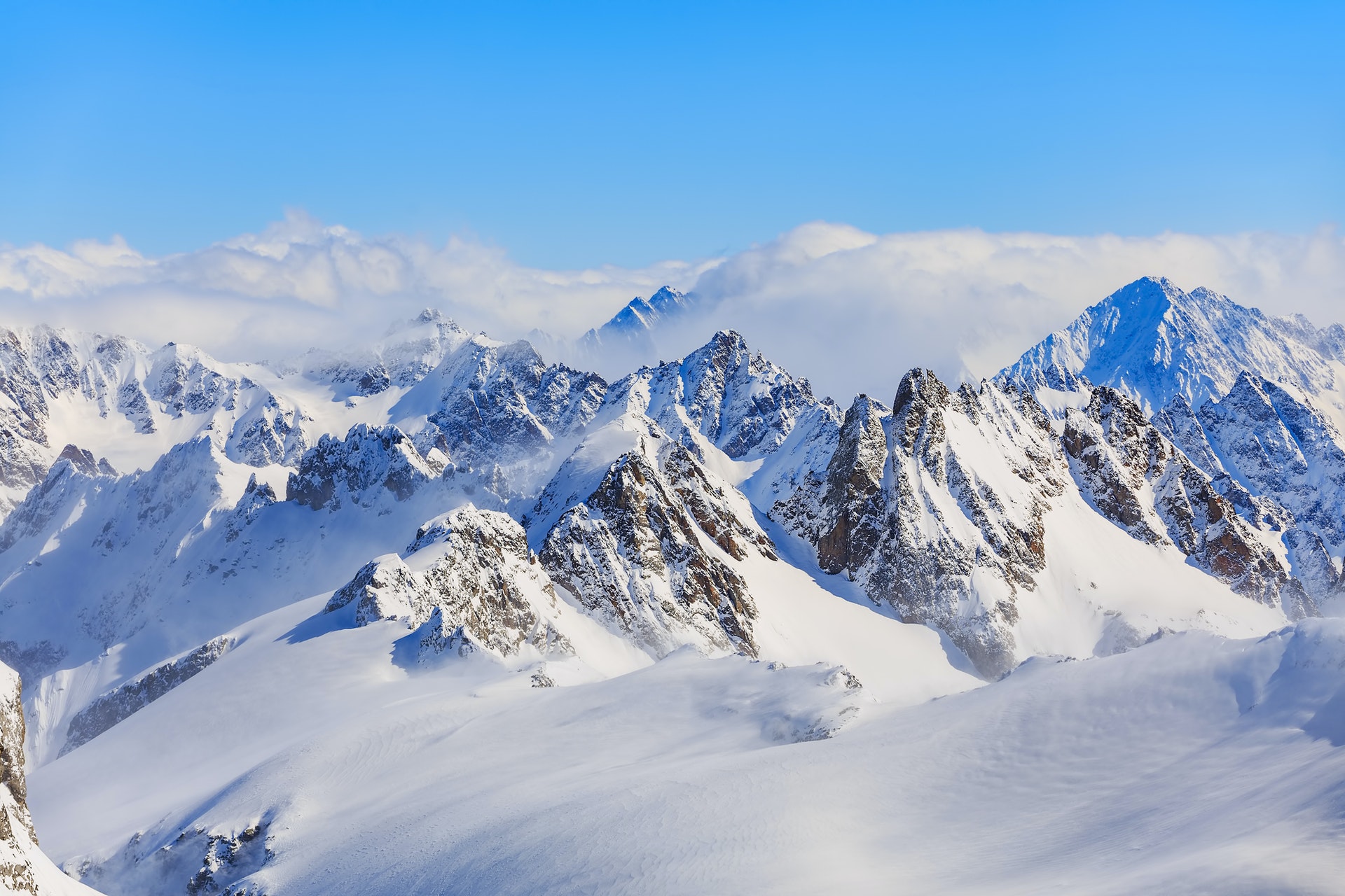 Mountain Ranges Covered In Snow 714258